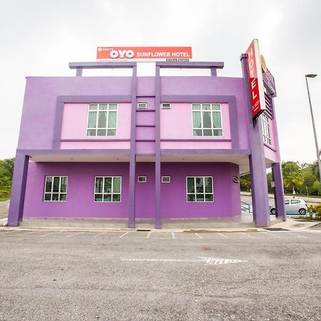 Oyo 89677 Sunflower Hotel Seremban Bagian luar foto