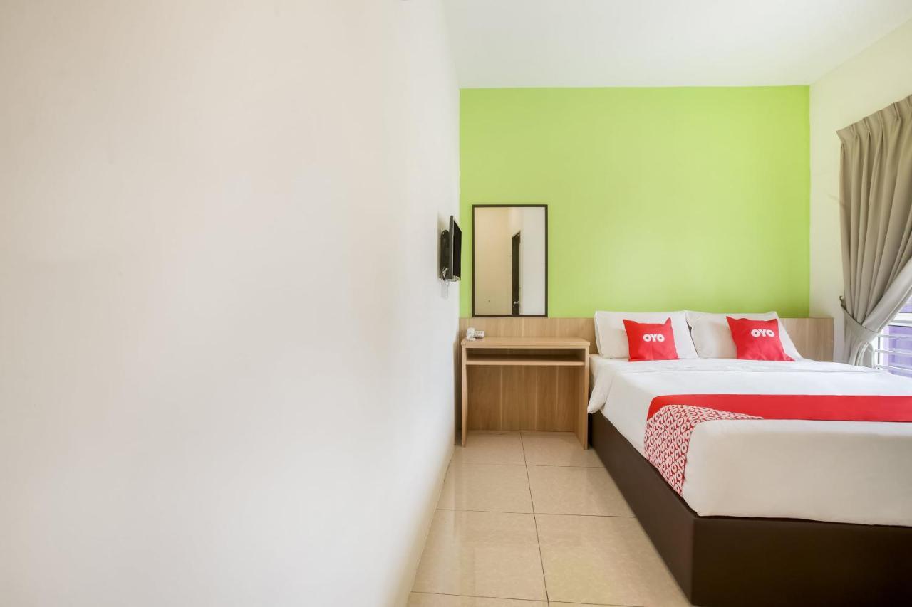 Oyo 89677 Sunflower Hotel Seremban Bagian luar foto
