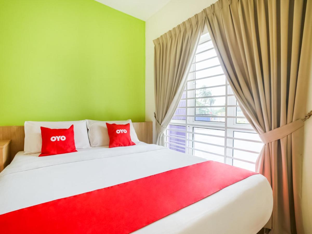 Oyo 89677 Sunflower Hotel Seremban Bagian luar foto