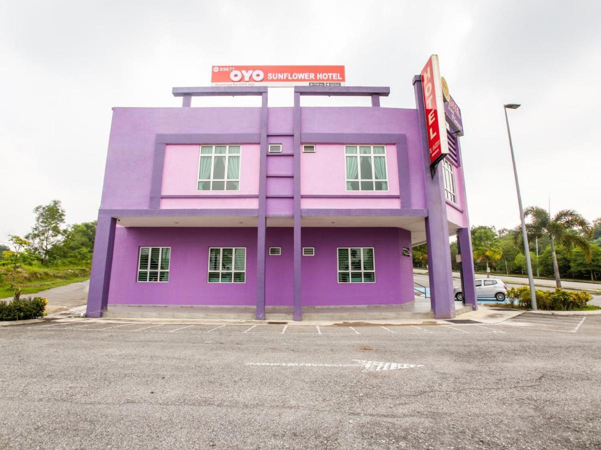 Oyo 89677 Sunflower Hotel Seremban Bagian luar foto
